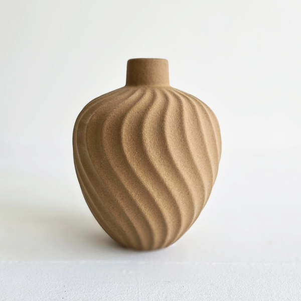 Terracotta Swirl Vase - 18cm - <p style='text-align: center;'><b>HOT NEW ITEM</b><br>
R 35</p>